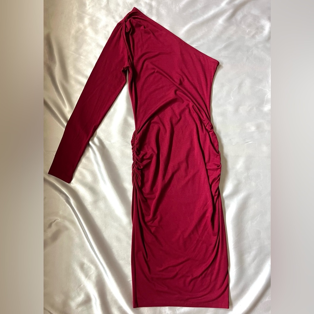 NWT Burgundy One Shoulder Bodycon Midi Dress - Small